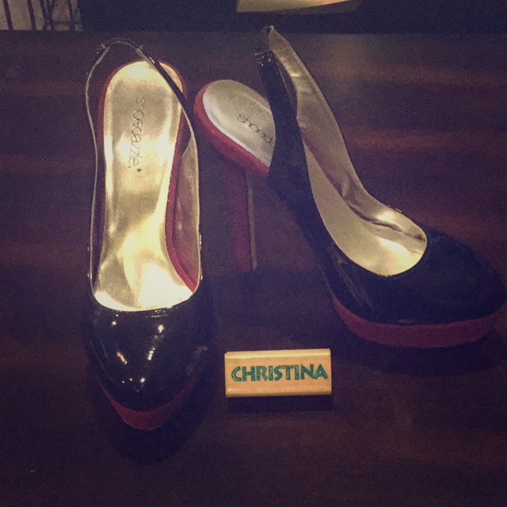 🏆HP🏆 ShoeDazzle Black and Burgundy Heels